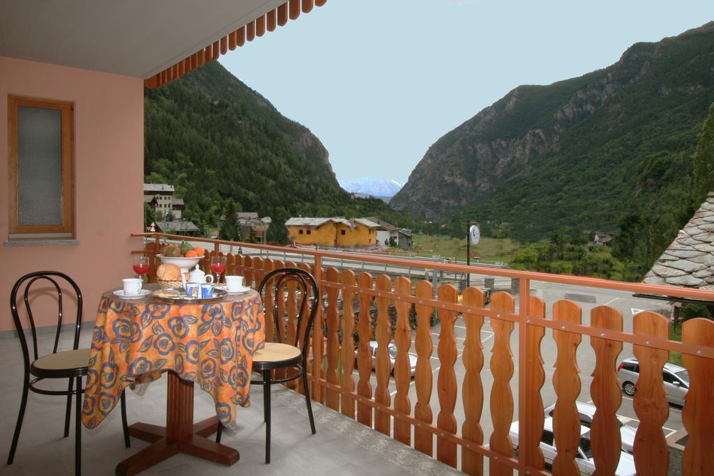 Hotel Dama Bianca Valtournenche Oda fotoğraf